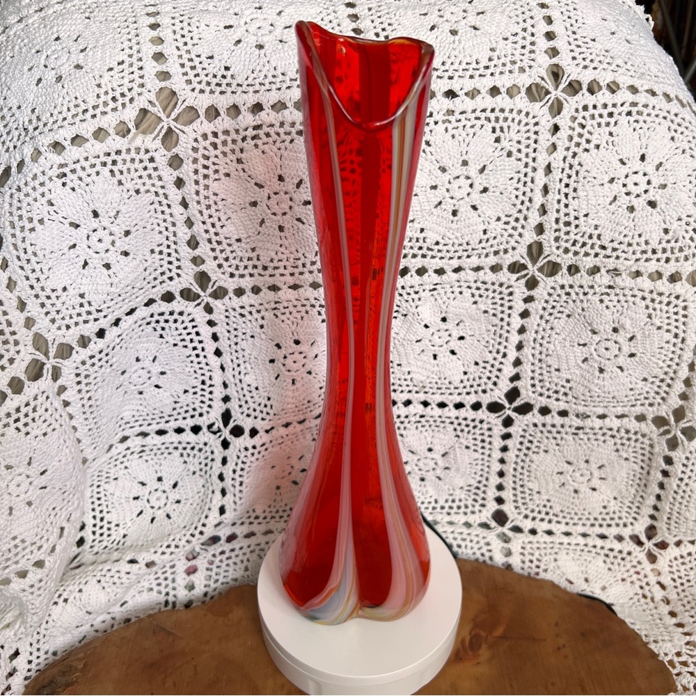 Beautiful Vintage blown red bulb glass‎ vase ❤️